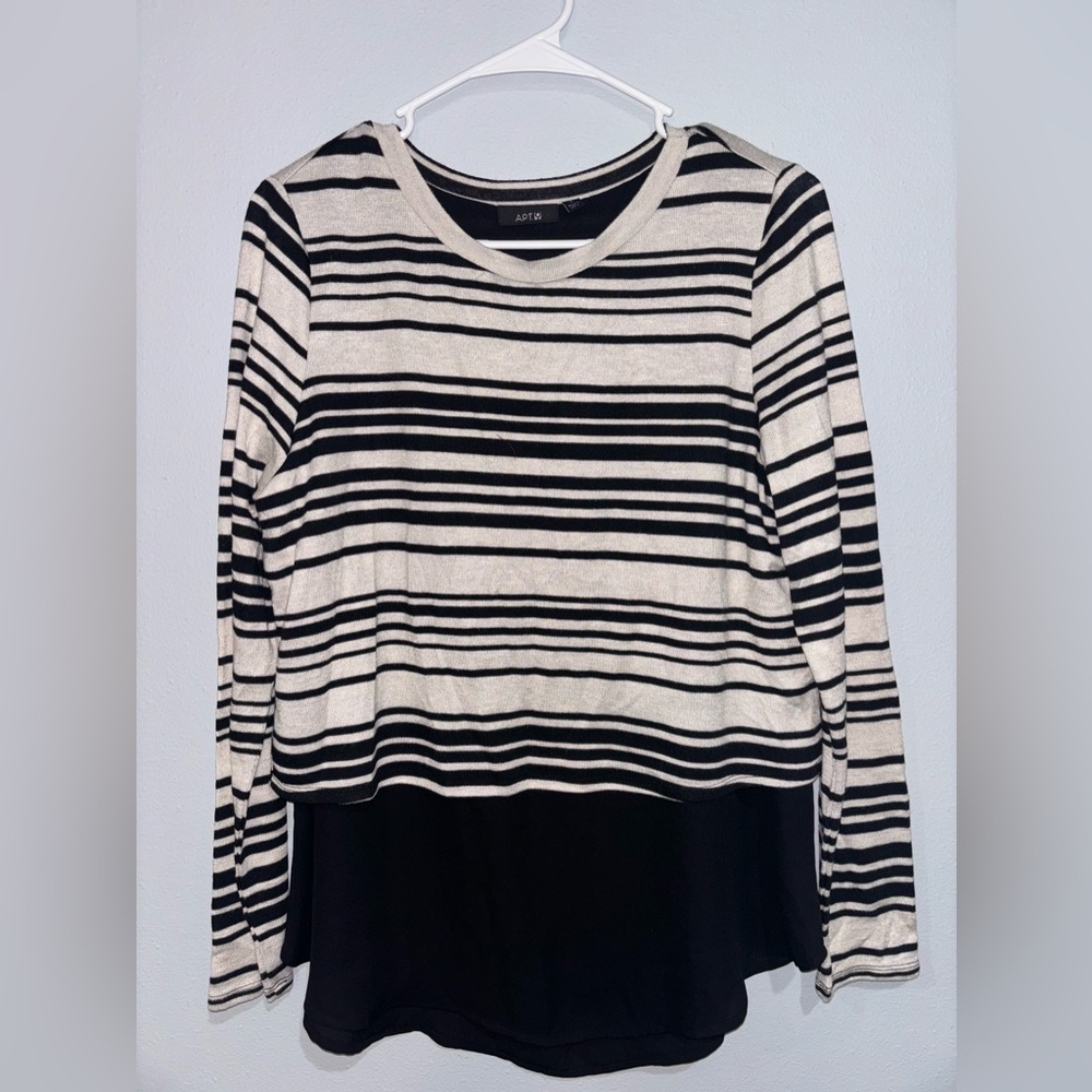NWOT Women Sweater Top